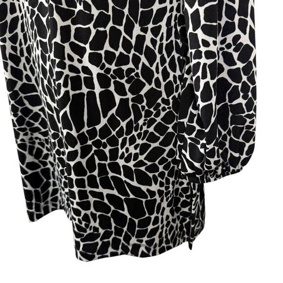 Chicos Travelers Womens Slinky Liquid Knit Animal Print Long Sleeve Top sz 1 / M - Picture 8 of 16